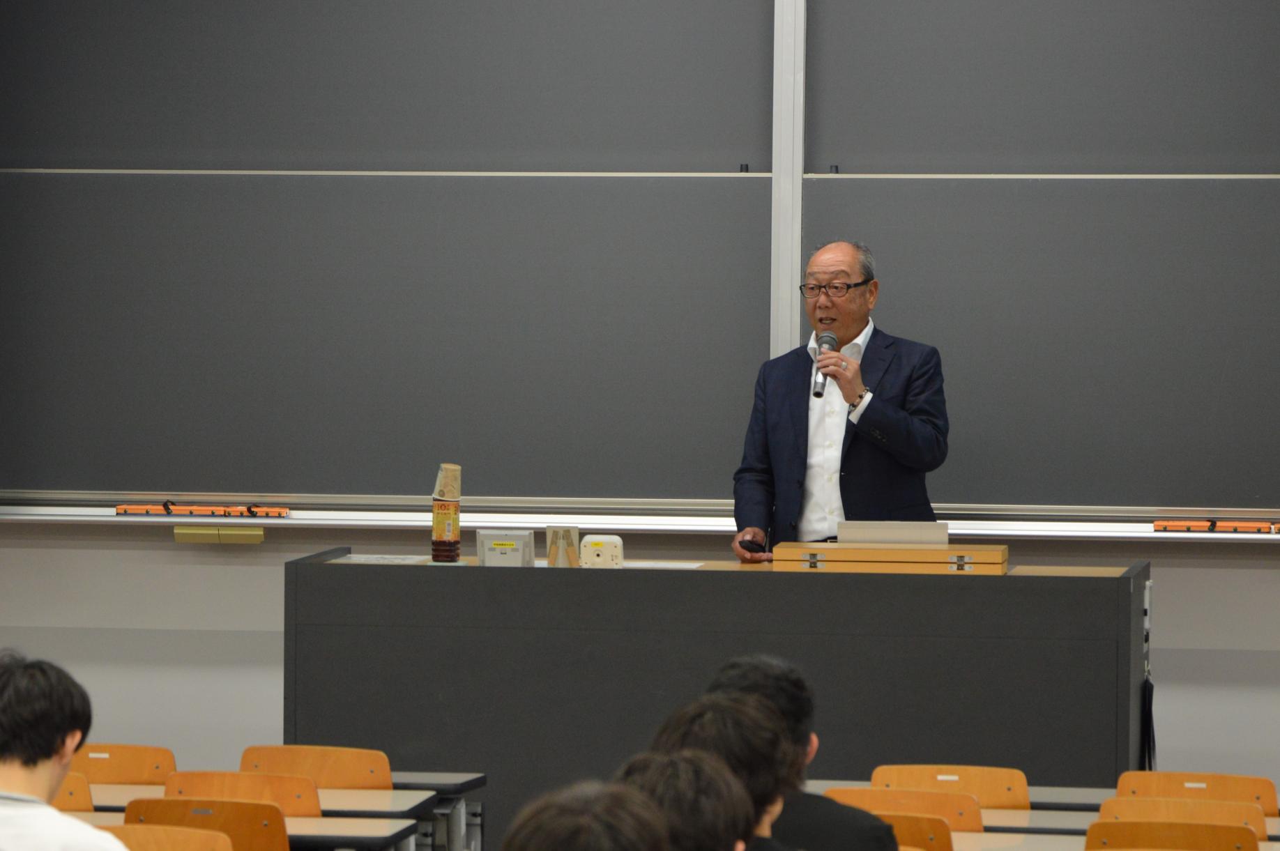 当社岩崎代表、拓殖大学「産業と人間」講座で講演　