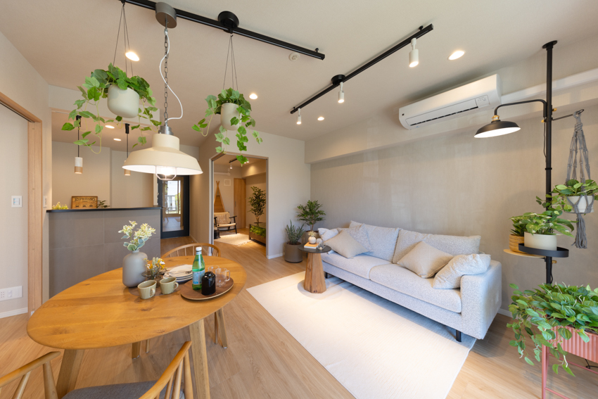 緑と珈琲が癒しを紡ぐ、自分らしい日常を実現するリノベーション住戸