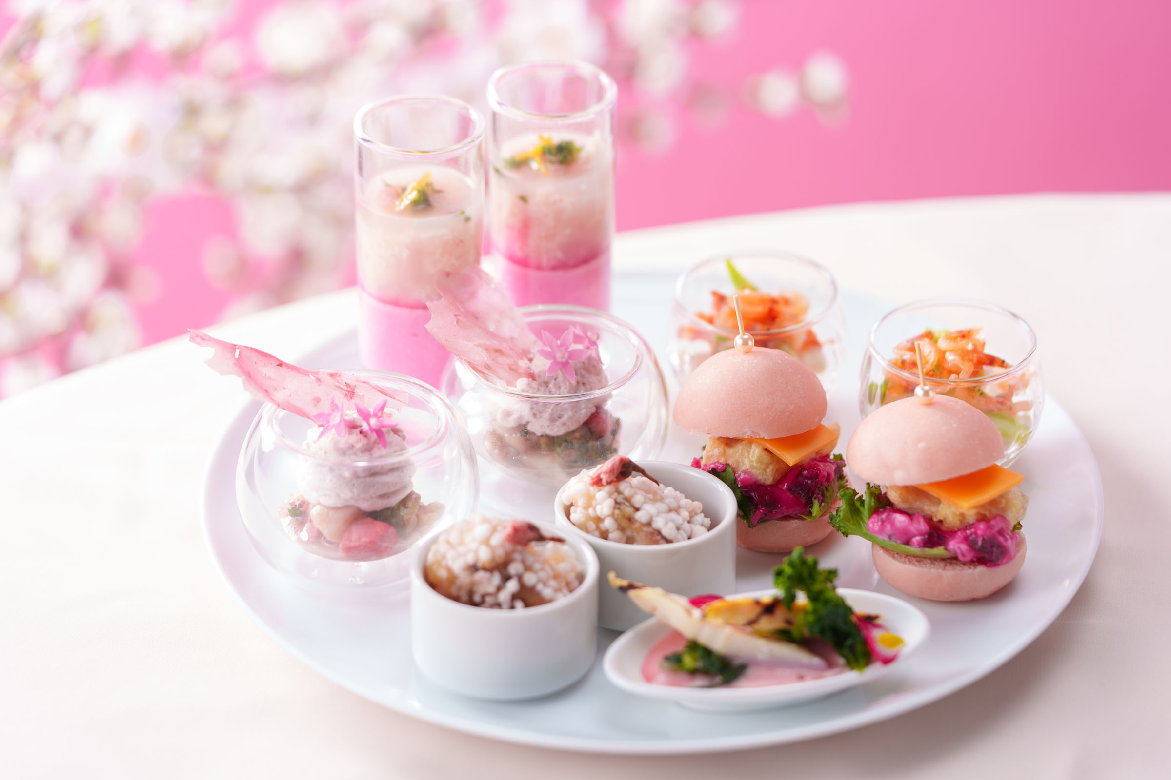 春の香りに包まれる、心華やぐいちごのアフタヌーンティー『Afternoon