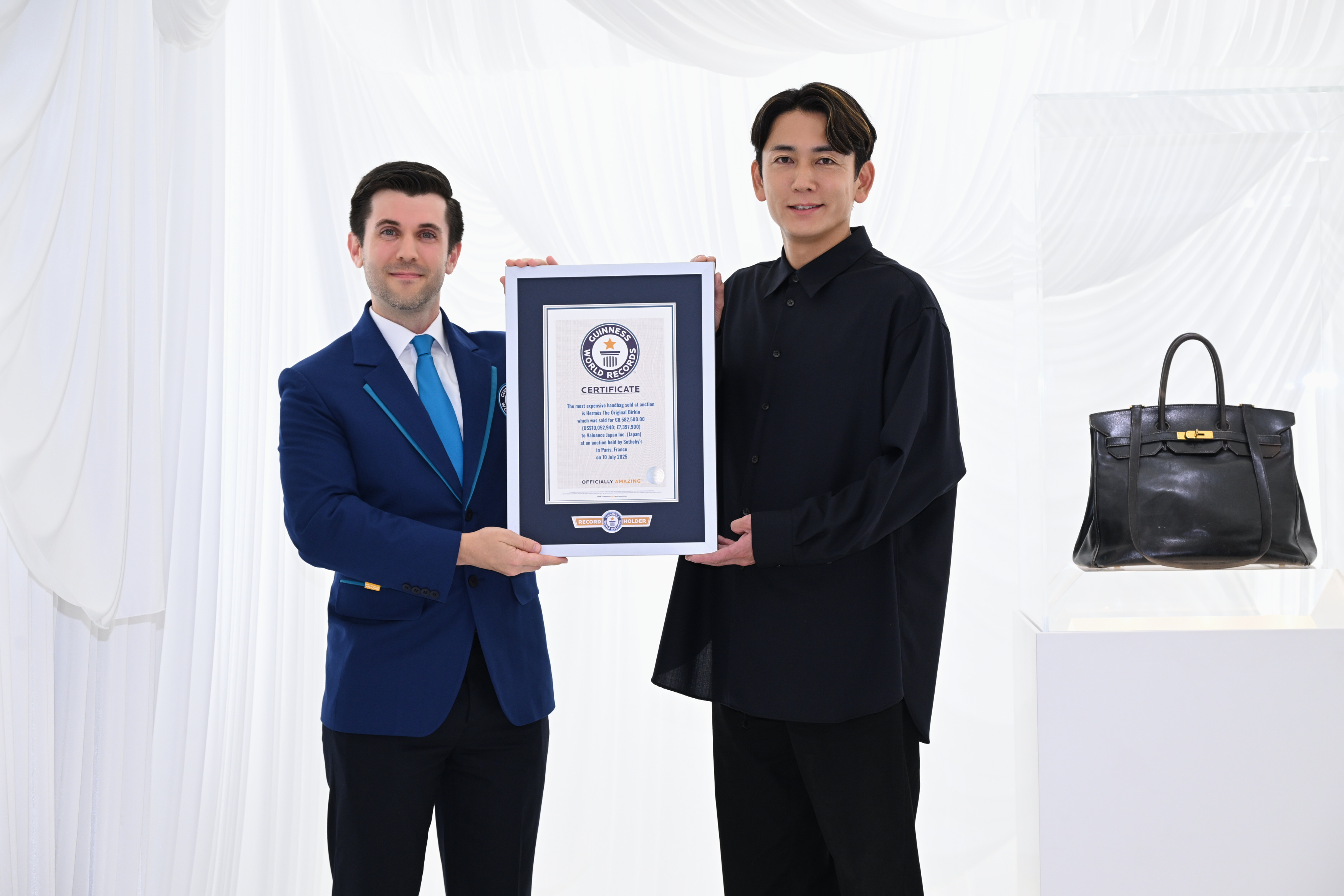 「オリジナル・バーキン」がギネス世界記録™に認定
「オークションで落札された最も高価なハンドバッグ」として公式認定証を授与