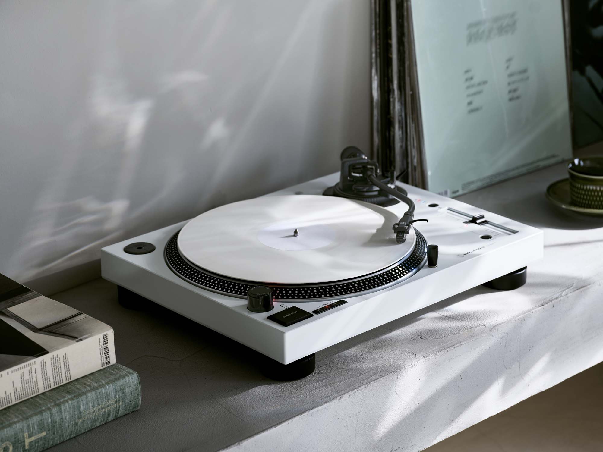 累計販売台数130万台突破のワイヤレスターンテーブルに新色登場