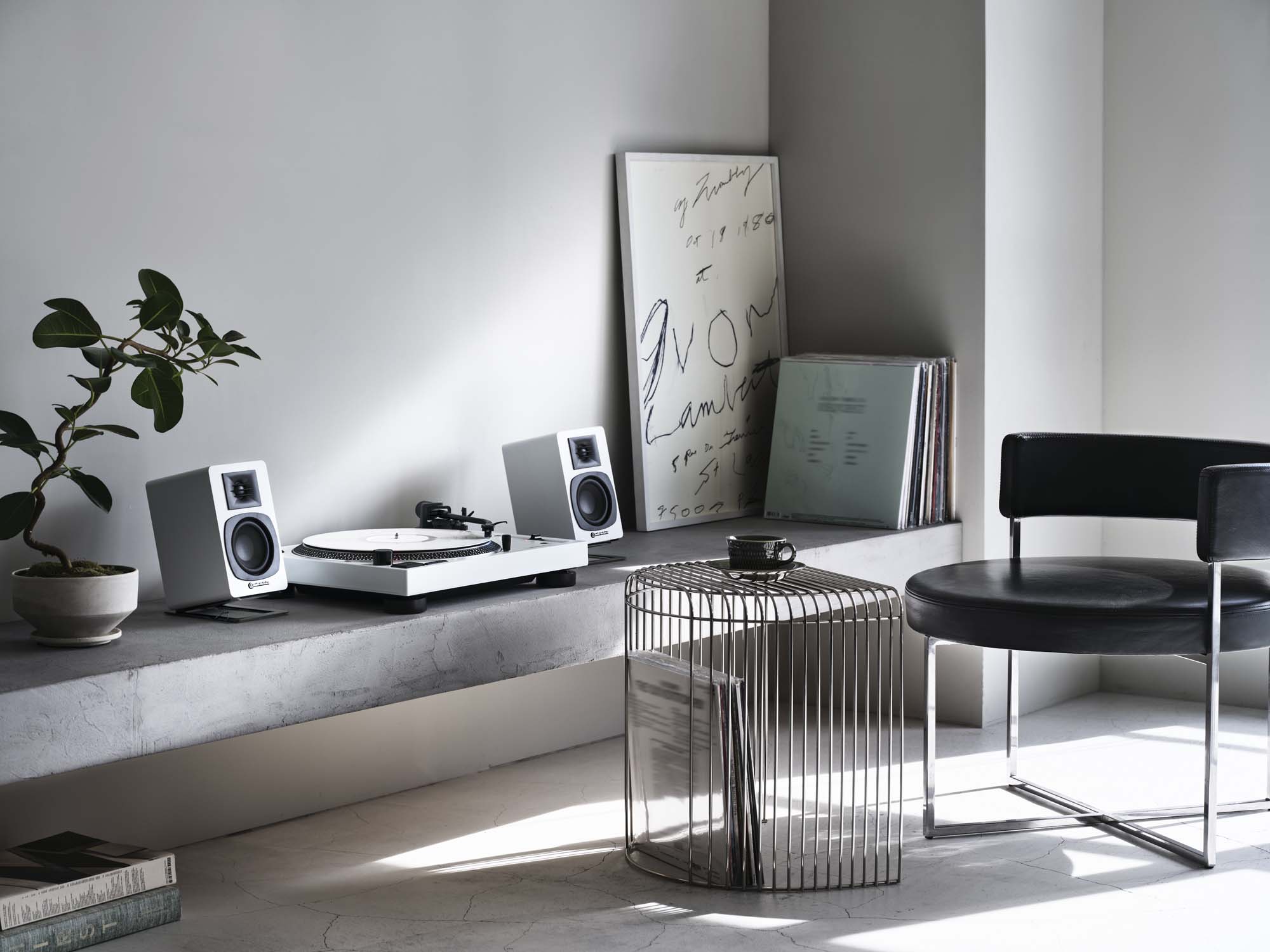 ターンテーブル カスタムデザイン 33/45 RPM対応 ターンテーブル カスタムデザイン 33/45 RPM対応 spiai.jpg