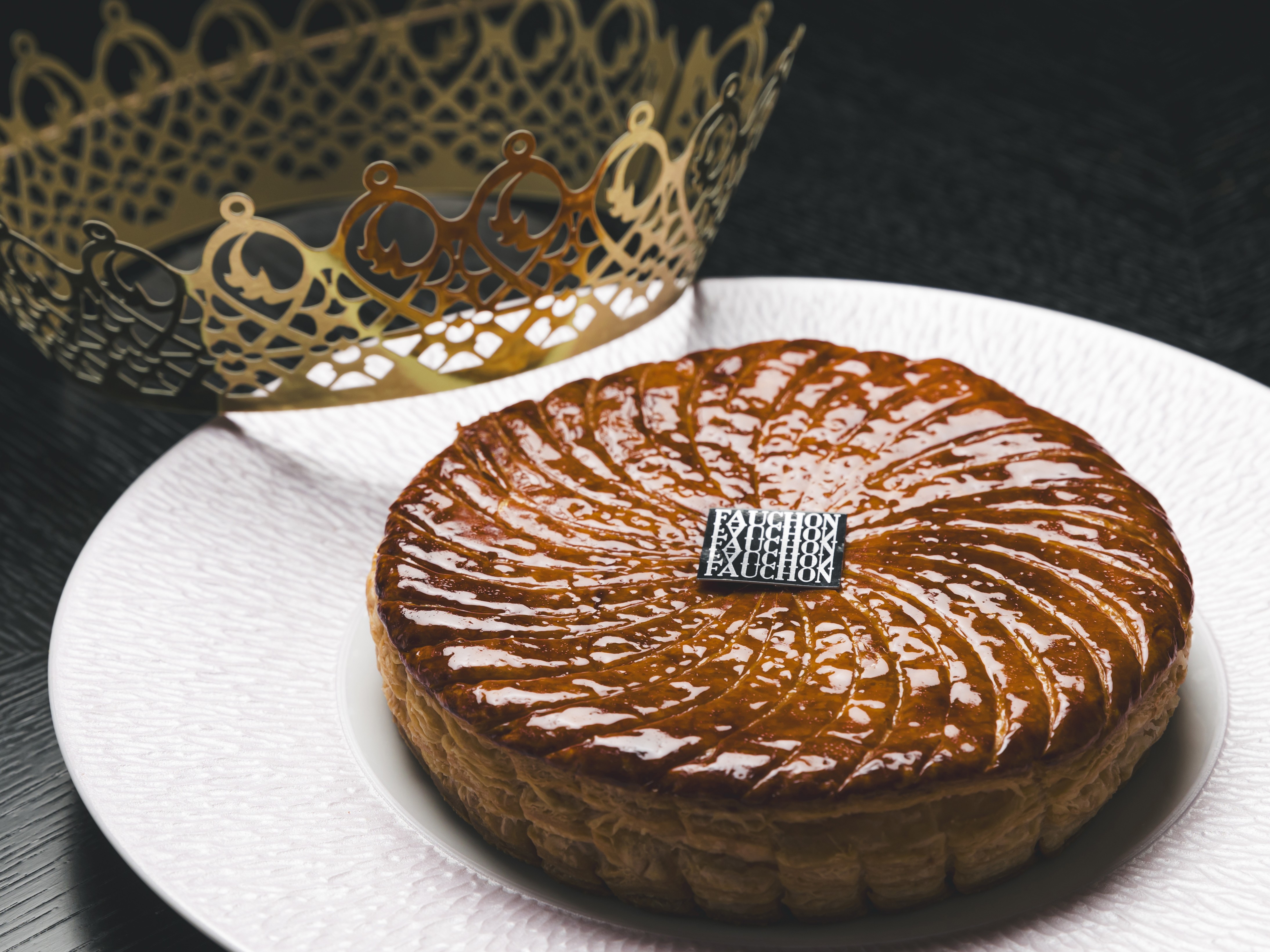 FAUCHOフォションホテル京都　チョコケーキ　フェーブ　2026年 フォションホテル京都限定 京焼フェーブ付き「ガレット デ ロワ」と