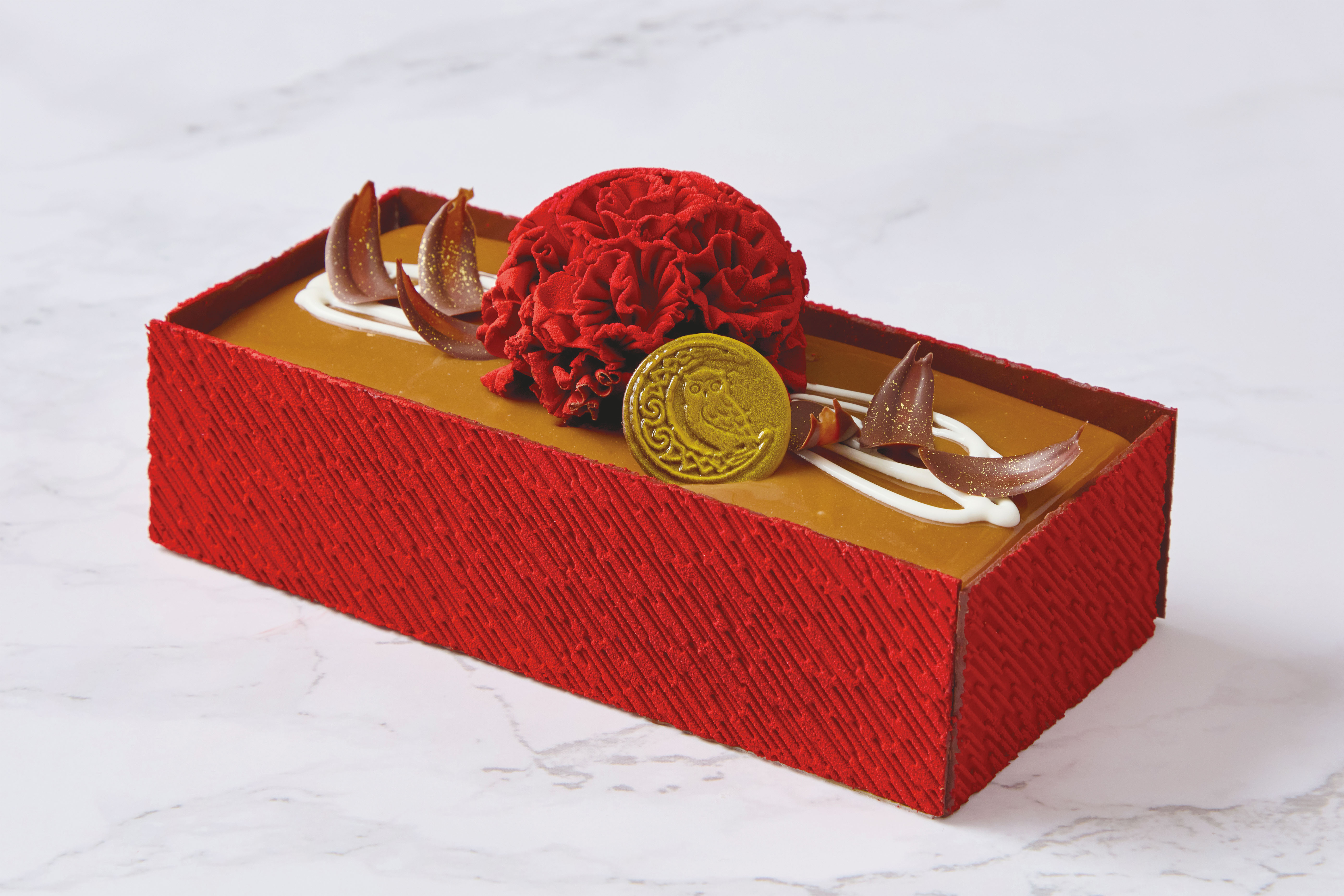 ミニチュア紅葉ケーキ┌iii┐ 京王プラザホテル】ホテル開業55周年の節目に、ポストに見立てた新作