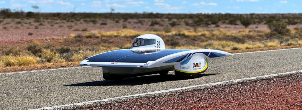 工学院大学ソーラーチーム、世界大会完走車で「ワールド・グリーン