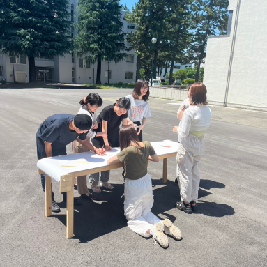 相模原市・相模女子大学 相模大野駅前通（コリドー街）でにぎわい創出の官学連携事業を実施－11/21（木）〜24（日） 生活デザイン学科学生がベンチ等を企画・制作　コリドー街を居心地のよい空間に