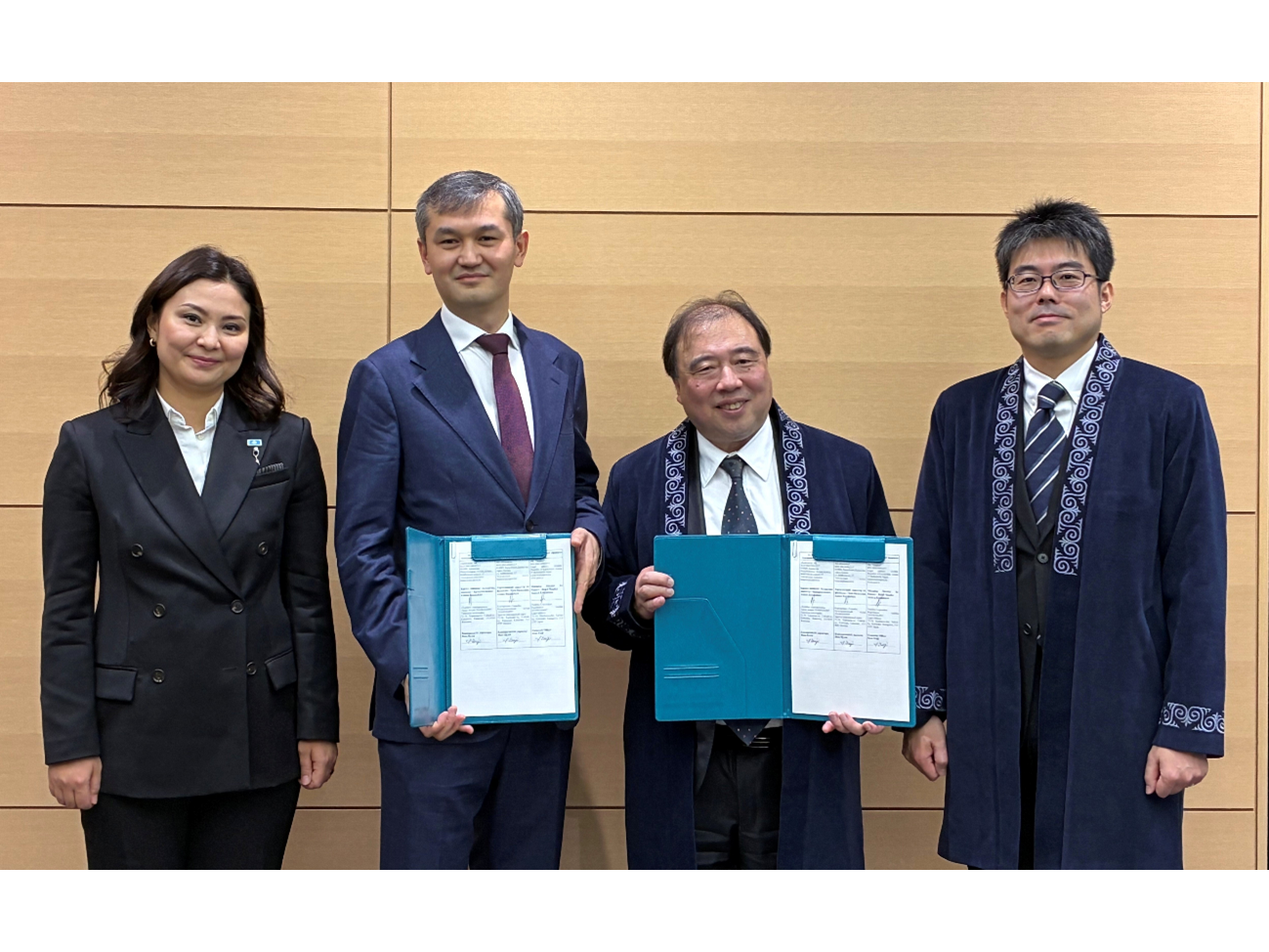 株式会社　東芝