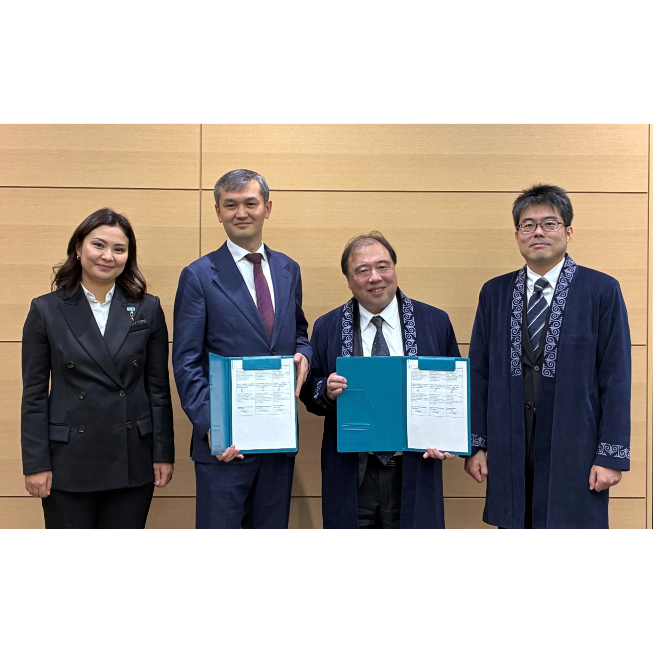 株式会社　東芝