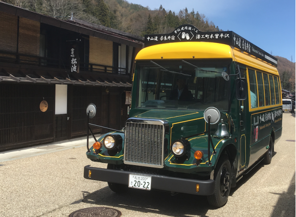 プレスリリース 無料シャトルバス運行開始 見た目も可愛いレトロ調バスが 人気の観光地 奈良井宿 と漆器のまち 木曽平沢 を結びます Digital Pr Platform 毎日新聞