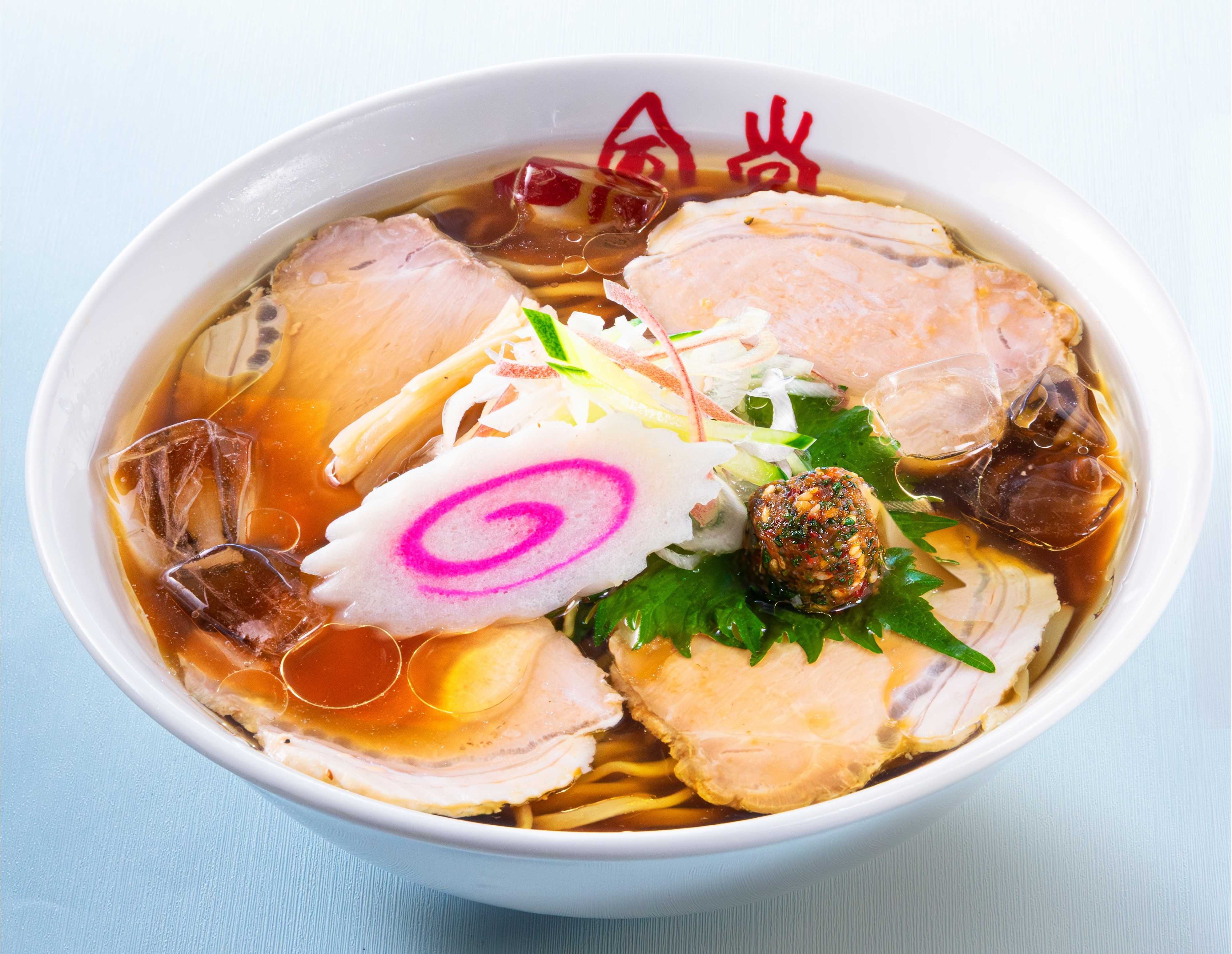 ramen_冷かけ中華そば2026_斜俯瞰_醤油
