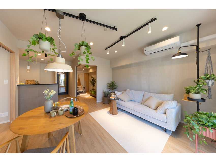 株式会社コスモスイニシア