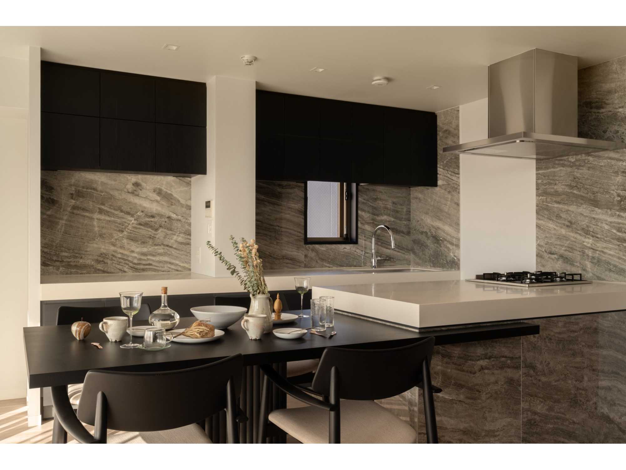 株式会社コスモスイニシア