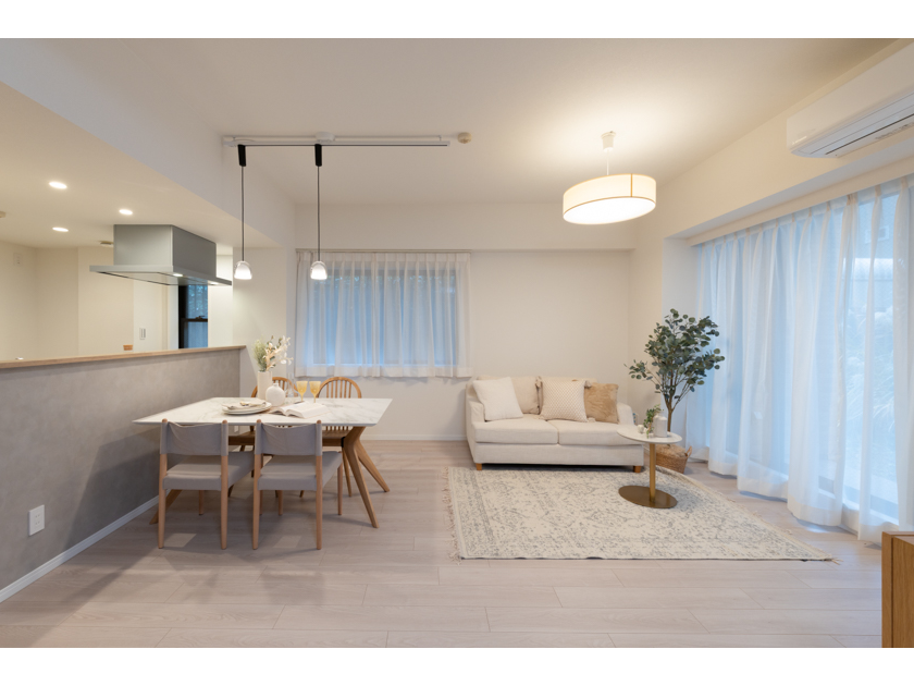 株式会社コスモスイニシア