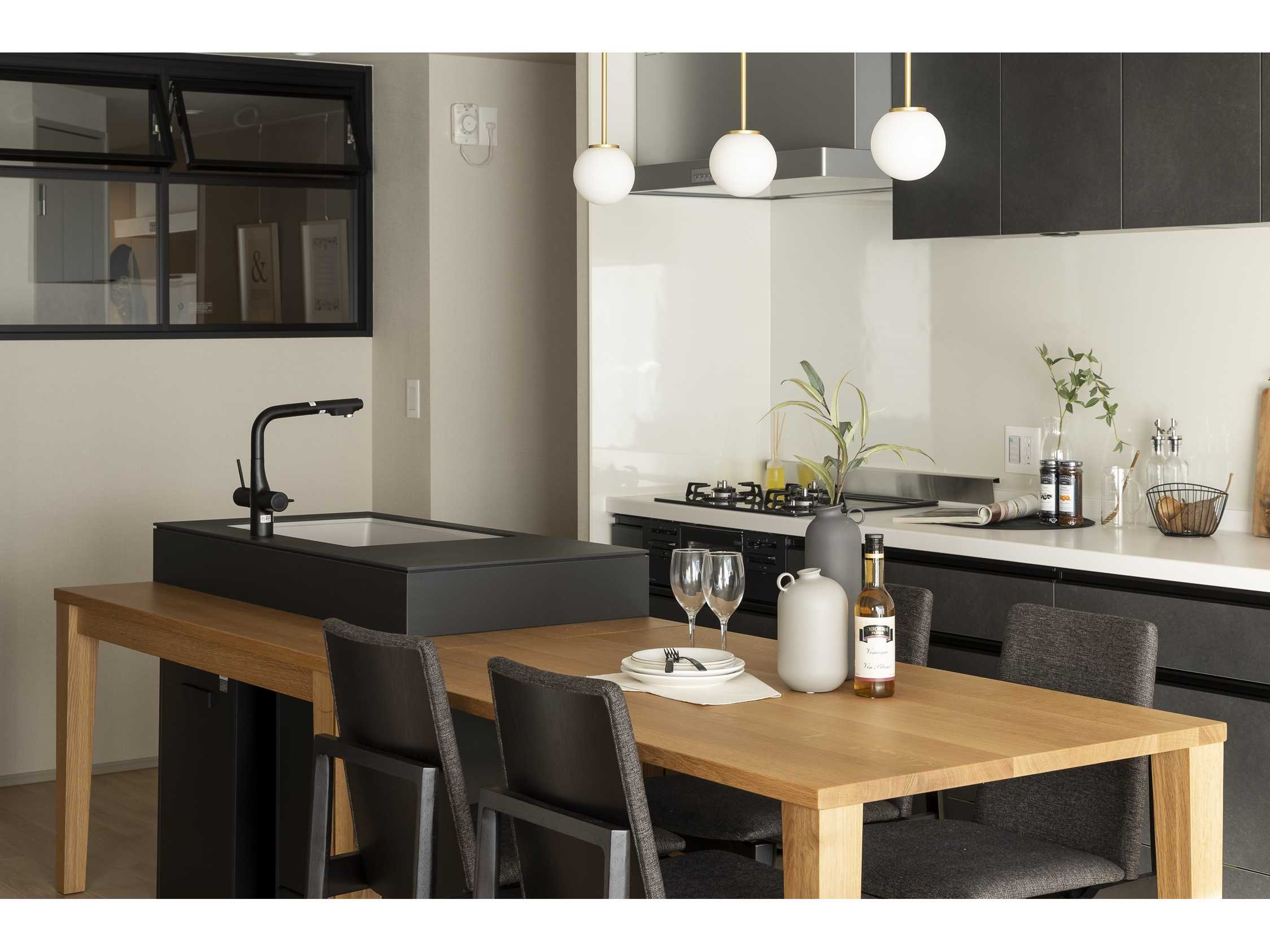 株式会社コスモスイニシア