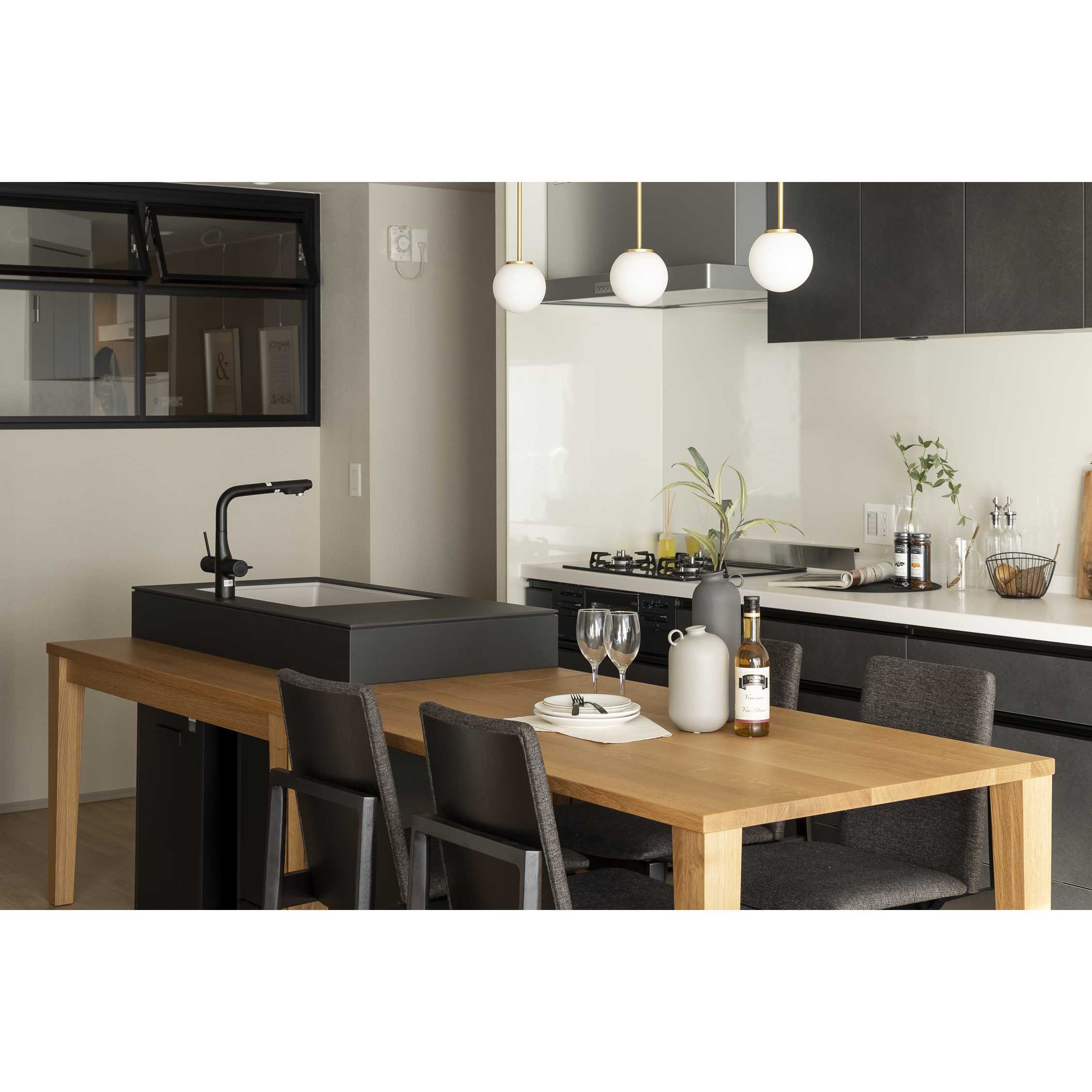 株式会社コスモスイニシア