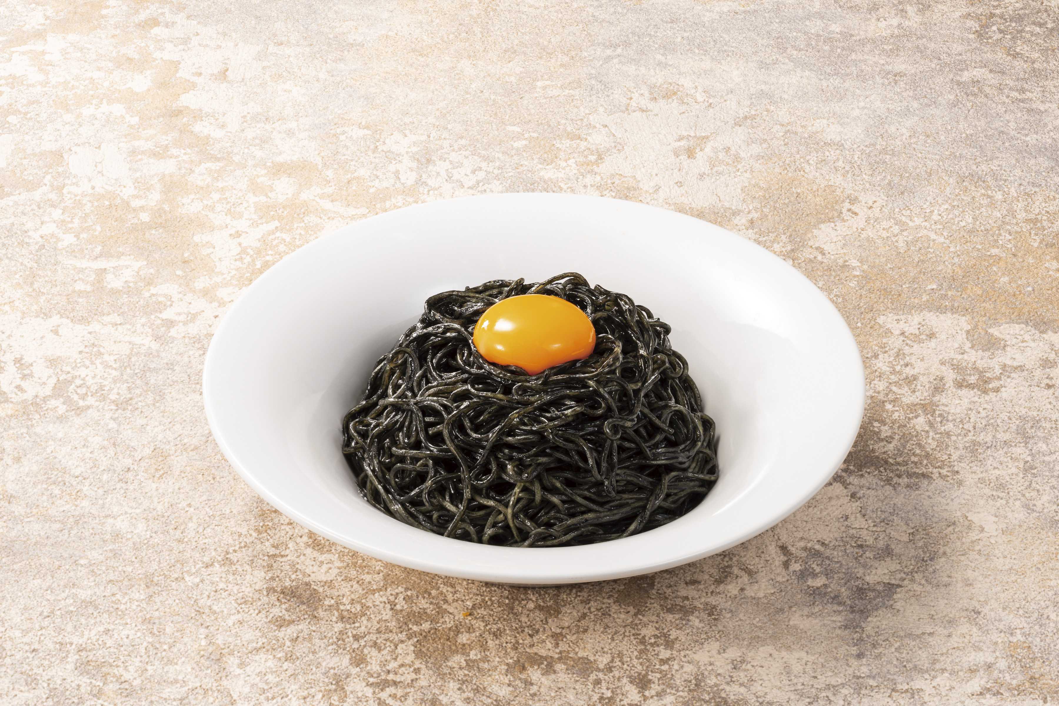 10_月見黒麺ガーリックライス_2607_実