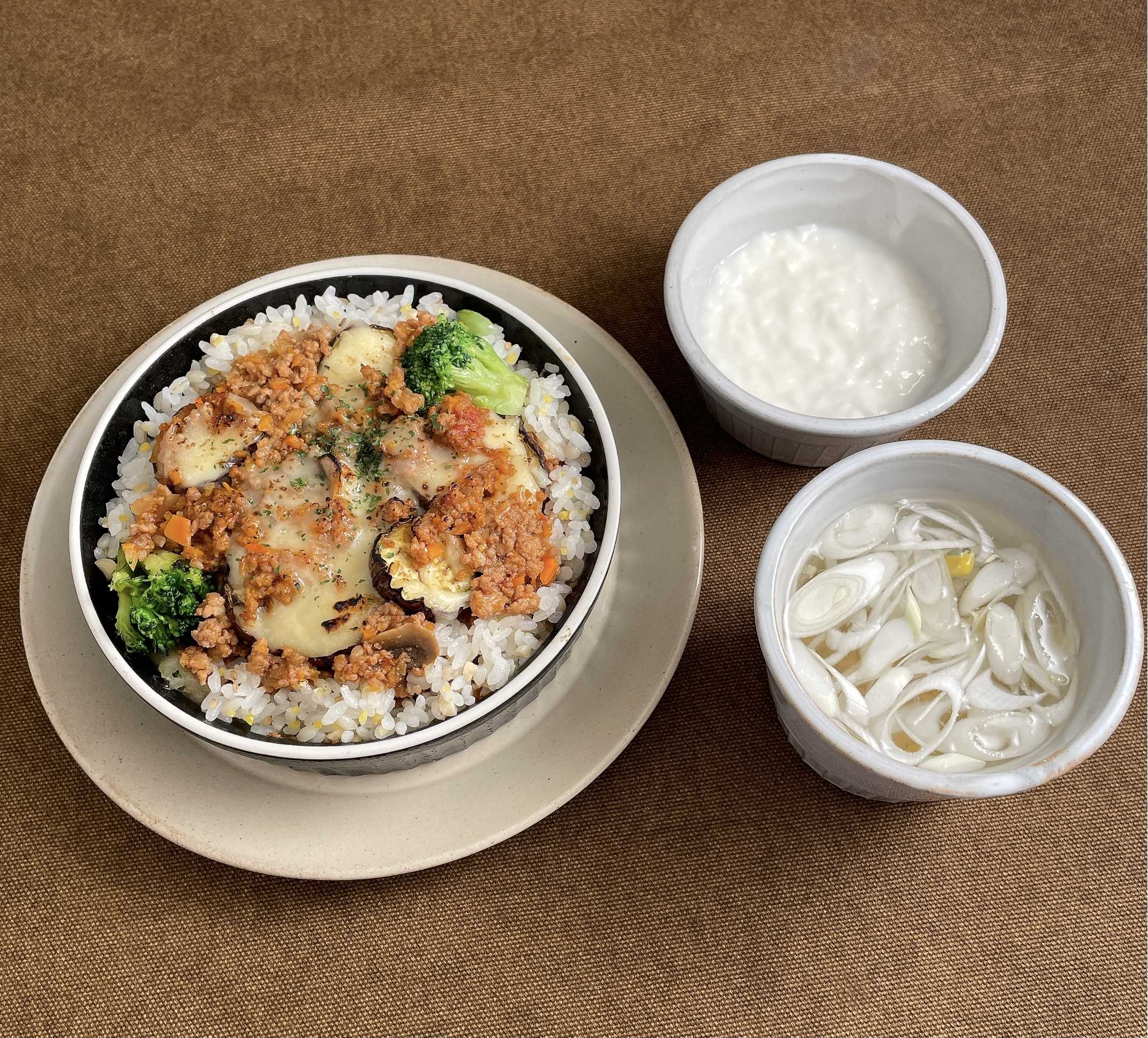 (はくばく)なすのミートドリア定食