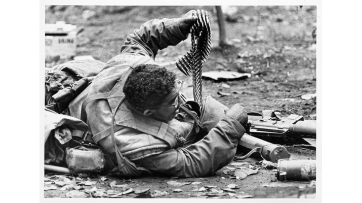 ピュリッツァー賞カメラマンが戦場で見つめて悲しみと希望。写真・遺品 
