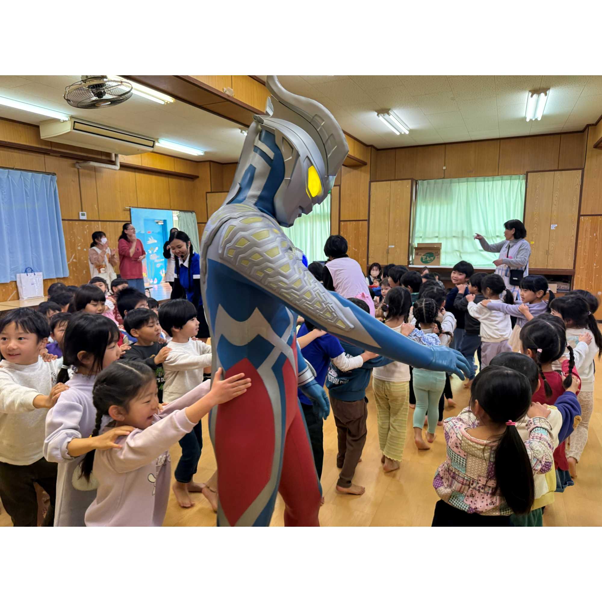 円谷フィールズホールディングス株式会社