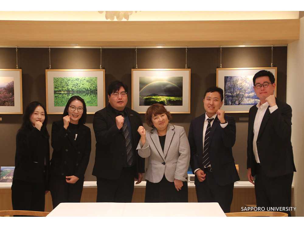 札幌大学の角田美知江准教授が日本の中小企業の事業承継の現状を韓国に紹介 ― 韓国の準政府機関からの取材に応じる