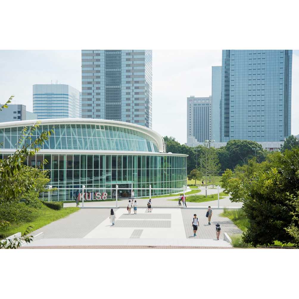 神田外語大学
