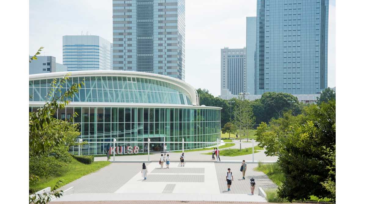 神田外語大学