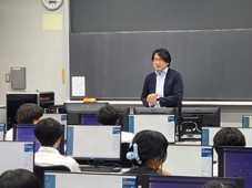 神田外語大学