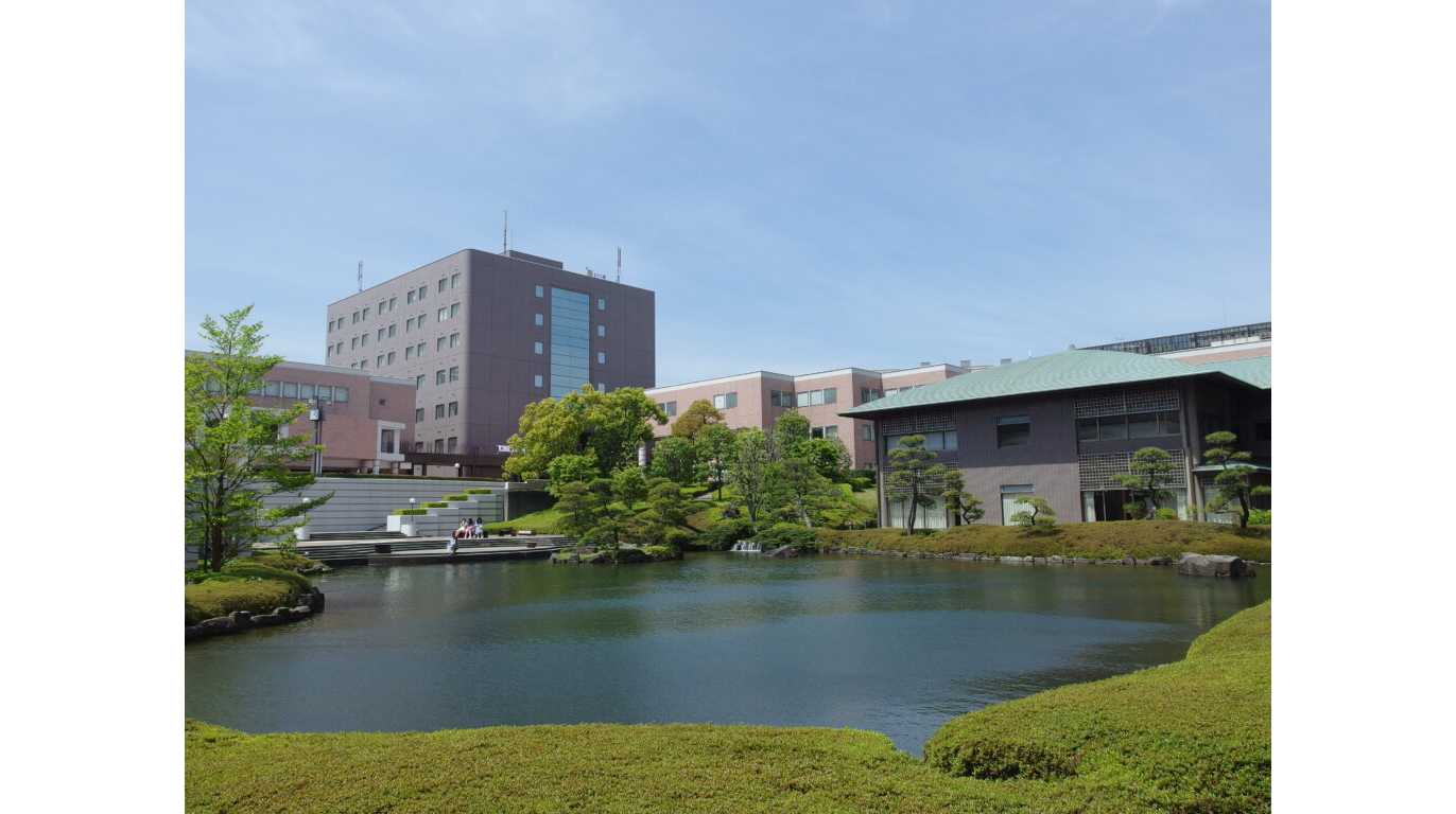 駒沢女子大学